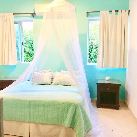 Bed and Breakfast Esquina De La Felicidad De Playacar Плая-дель-Кармен Экстерьер фото