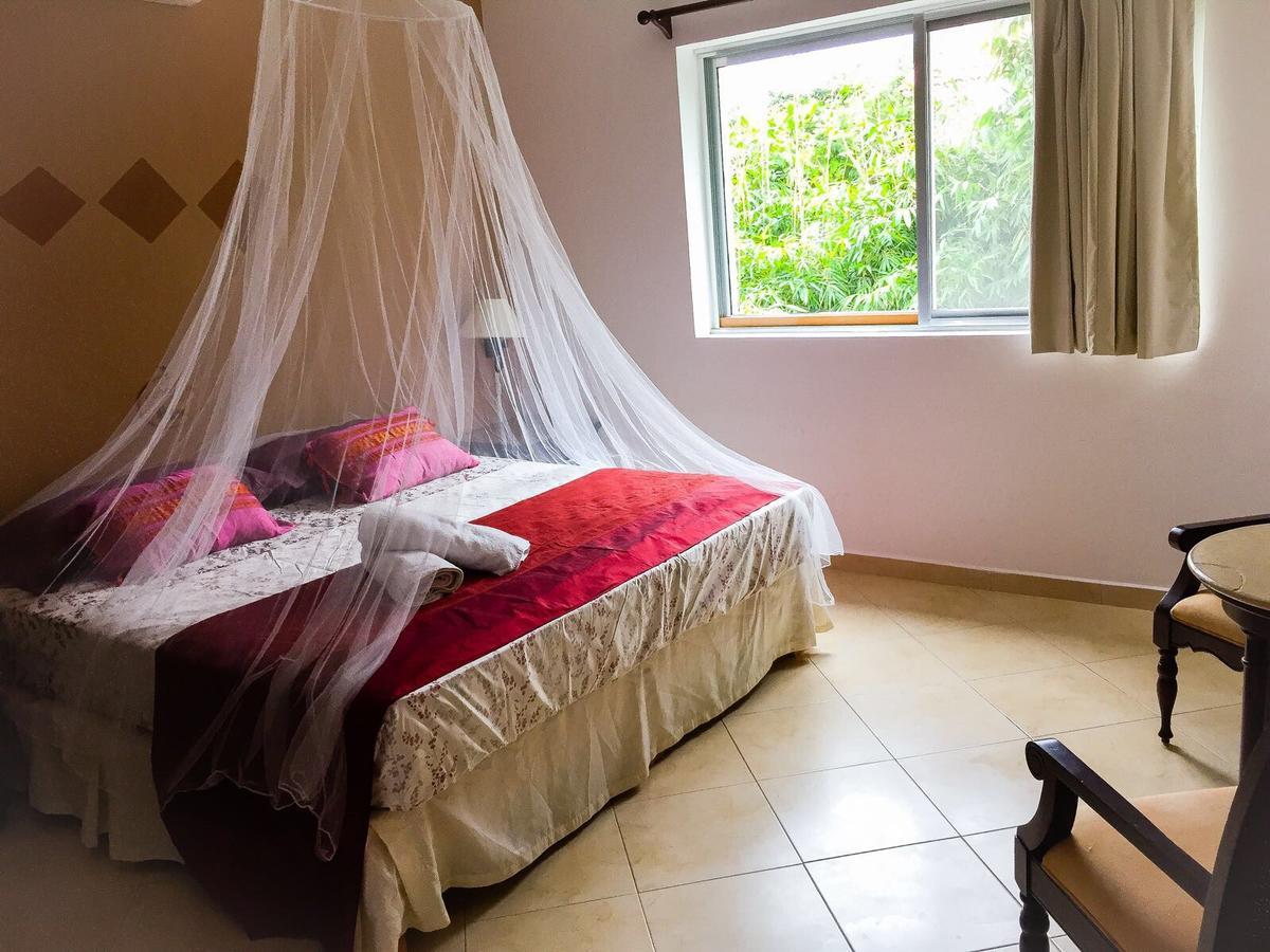 Bed and Breakfast Esquina De La Felicidad De Playacar Плая-дель-Кармен Экстерьер фото